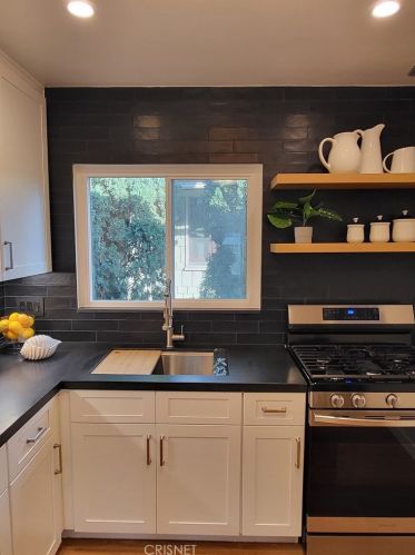 1808 Appleton St, Long Beach, CA 90802-3913