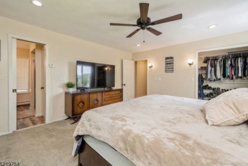 11 Kearny Dr, Wantage NJ  07461-3928 exterior