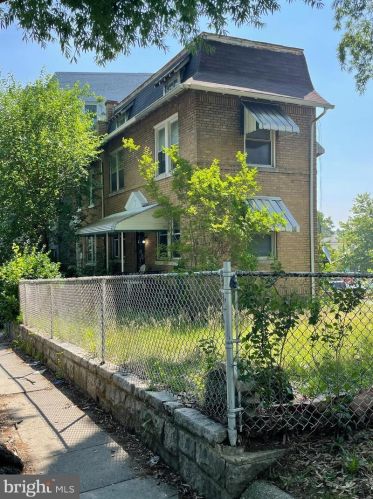 305 Rhode Island Ave, Washington, DC 20001-1826