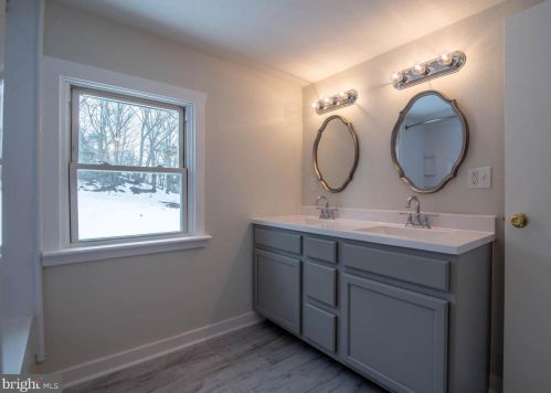 1580 Trolley Rd, Hanover PA  17331-6824 exterior