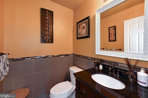 10 Birmingham Dr, Columbus NJ  08022-2342 exterior