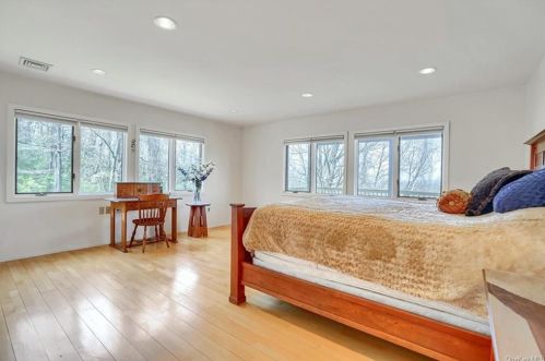 5 Peach Tree Ln, Warwick NY  10990-3133 exterior