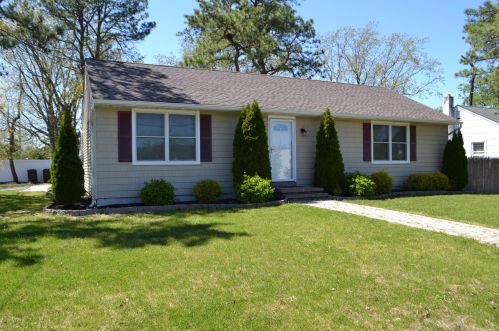 276 Lake Shore Dr, Bricktown, NJ 08723-6543