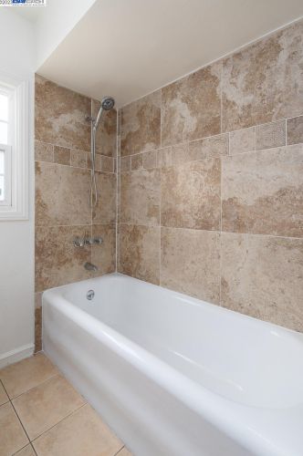 1451 Havenscourt Blvd, Oakland CA  94621-3627 exterior