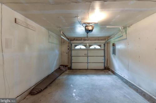 5 Holly Ct, Blenheim NJ  08012-5303 exterior