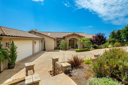 988 Ashley Ln, Vista, CA 92084-4833