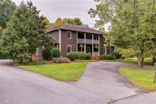 241 Gloucestershire Rd, Winston Salem, NC 27104-2705