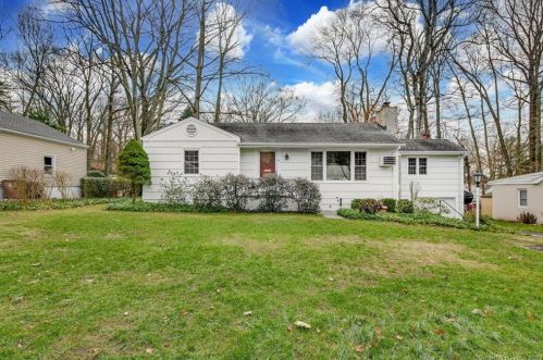 56 Crestwood Dr, Stamford, CT 06905-2705