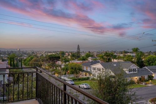 513 Dianthus St, Manhattan Beach CA  90266-6720 exterior