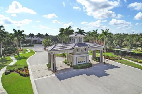 14318 Manchester Dr, Naples FL  34114-8626 exterior