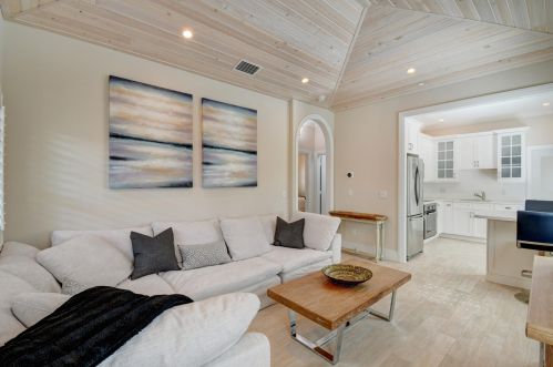 2225 Ocean Blvd, Delray Beach, FL 33483-6455