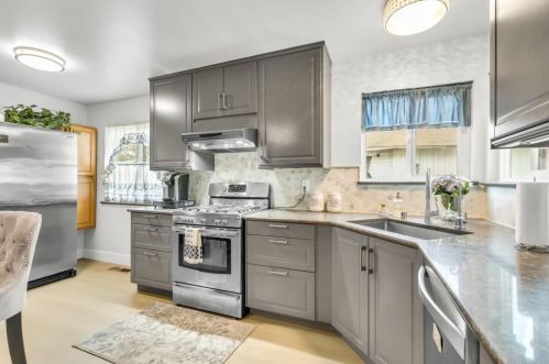 9020 Grove St, Elk Grove CA  95624-2318 exterior