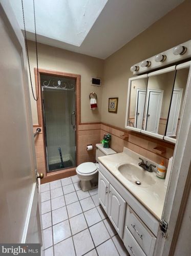 1504 Clearview St, Philadelphia, PA 19141-2304