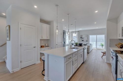 6015 Mccomb St, Crozet VA 22932-3023 exterior