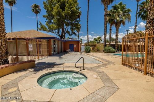 350 Silverbell Rd, Tucson AZ  85745-2639 exterior