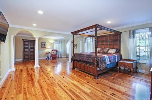 221 Oscawana Lake Rd, Tompkins Corners NY  10579-2600 exterior