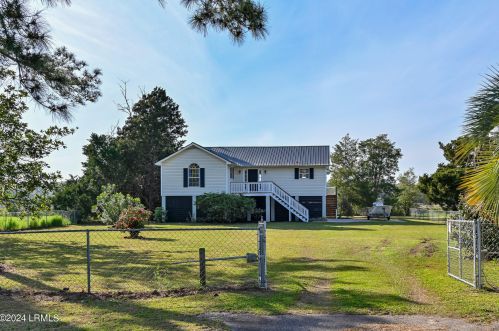 1826 Carolina Ave, Beaufort, SC 29906-9716