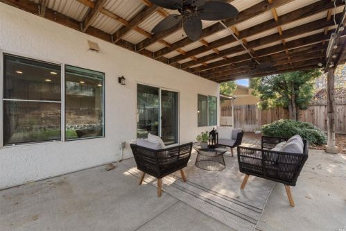208 Bald Eagle Dr, Vacaville CA  95688-1054 exterior