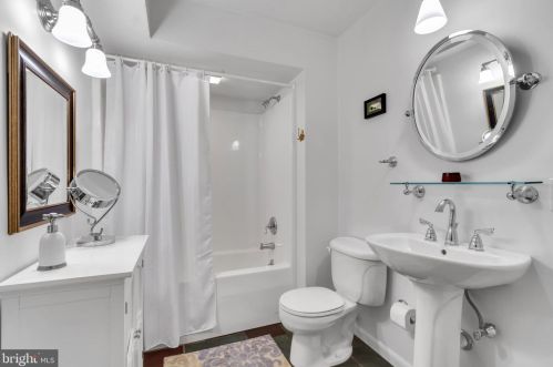 1014 Thomas Ave, Riverton NJ  08077-2321 exterior