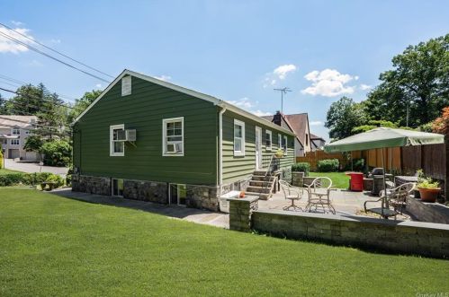 76 Hartsdale Ave, Hartsdale, NY 10530-2801