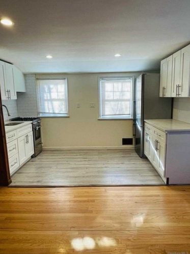 146 Colonial Ave, Williston Park NY  11596-1527 exterior