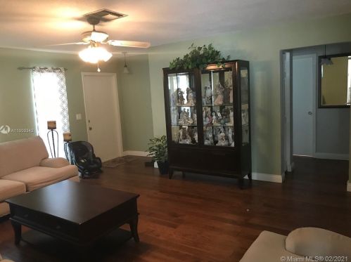 414 4th Ter, Dania Beach FL  33004-4717 exterior