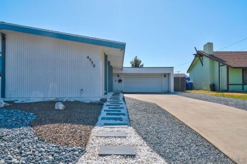 4550 Berwick Dr, San Diego CA  92117-4228 exterior