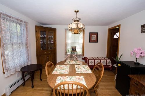 23 Carriage Dr, Wallingford CT 06492-3111 exterior