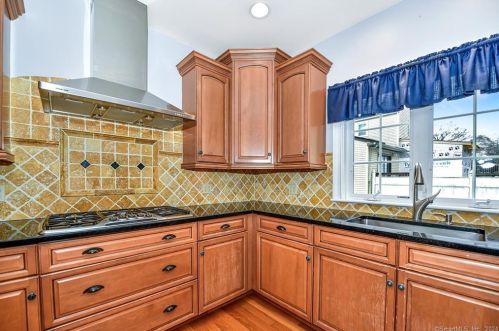 6 Nolan St, Norwalk CT  06850-2525 exterior