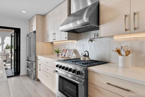 1855 Frankfort St, San Diego CA  92110-3514 exterior