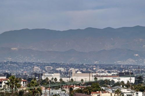 1821 Armour Ln, Redondo Beach CA  90278-4819 exterior