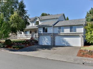 3009 Phyllis Dr, Damascus, OR 97080