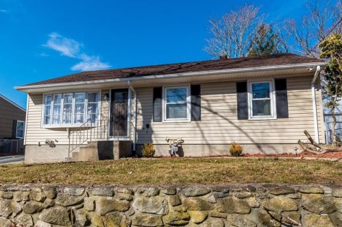 298 England St, Cumberland RI  02864-7209 exterior