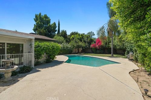 6747 Blewett Ave, Van Nuys CA  91406-6014 exterior