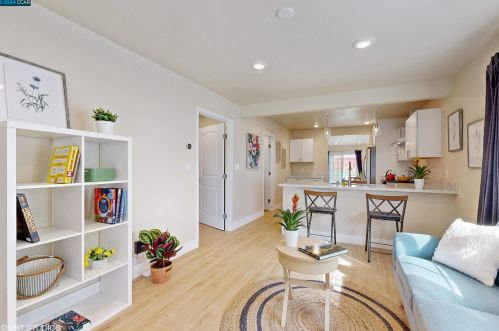 5054 Congress Ave, Oakland CA  94601-5402 exterior