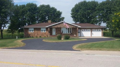 20419 Stone Bridge Rd, Monticello, IA 52310-7522