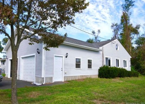 52 Clark Ave, North Haven, CT 06473-3604