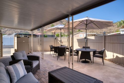 70 Santa Monica St, Palm Springs CA  92264-5257 exterior
