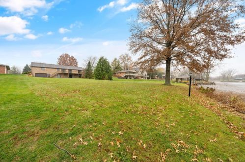 2375 Chickasaw Dr, London OH  43140-9014 exterior