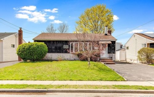 207 2nd St, Bethpage, NY 11714-2103