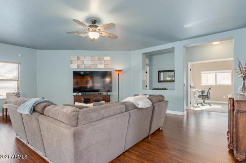 3527 Claxton Ave, Gilbert AZ 85297-4905 exterior