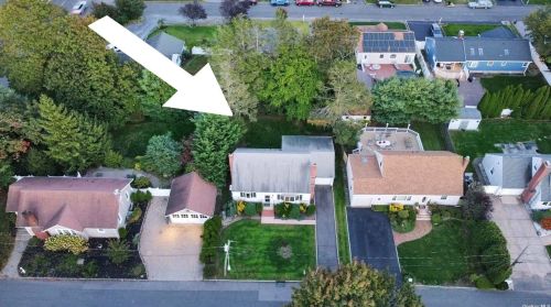 6 Oxford Ave, Huntington Station, NY 11747-2610