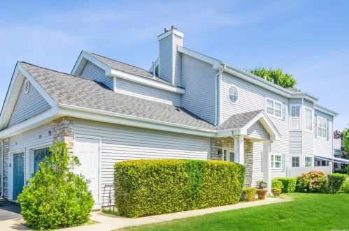 518 Highland Ct, Moriches, NY 11955-1724