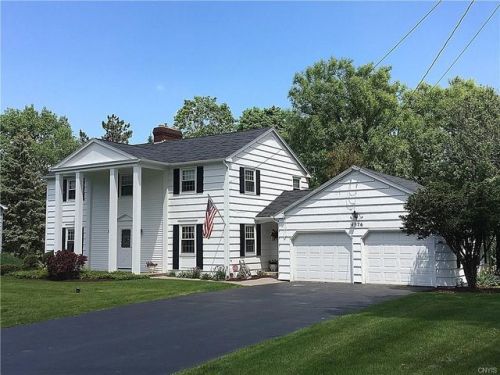 4576 Meadowridge Dr, Manlius, NY 13104-2373