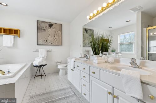 1104 Chestnut Ave, Norristown PA 19403-2874 exterior