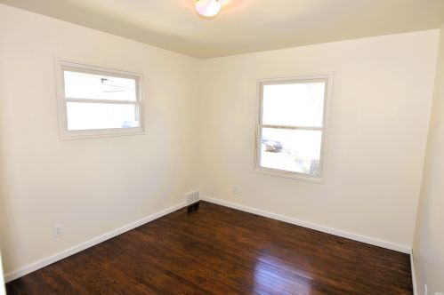 911 Broadway St, Mishawaka IN  46545-5933 exterior