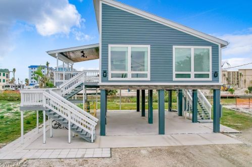 720 Matanzas Ct, Fort Myers Beach FL  33931-2120 exterior