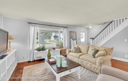 817 Walling Ave, Belmar, NJ 07719-3155