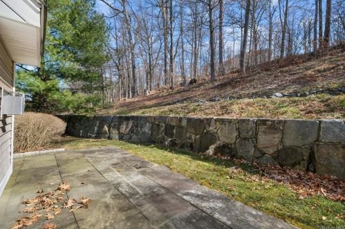40 Briarbrook Dr, Briarcliff NY  10510-2075 exterior