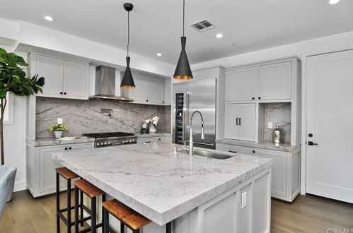 212 Bay Ave, Newport Beach, CA 92662-1044